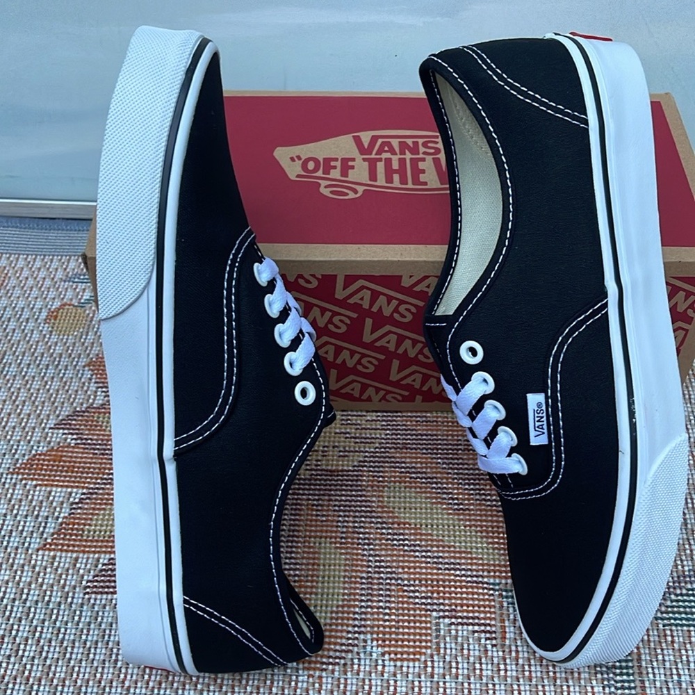 Vans Men’s Authentic Black
VN000EE3BLK
Sneakers - Picture 12 of 16